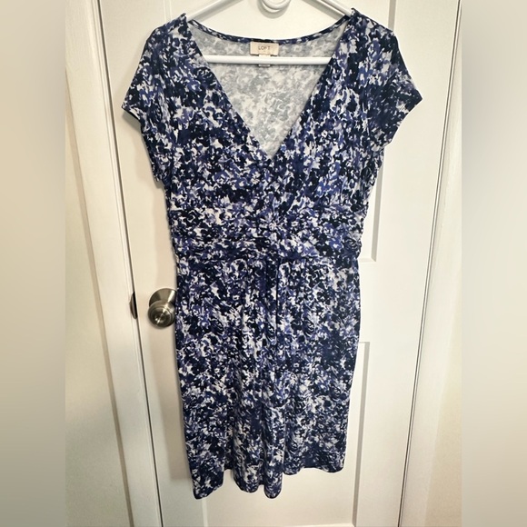 LOFT Stretchy Blue & White Dress Size Lg. Short Sleeve - Picture 1 of 3